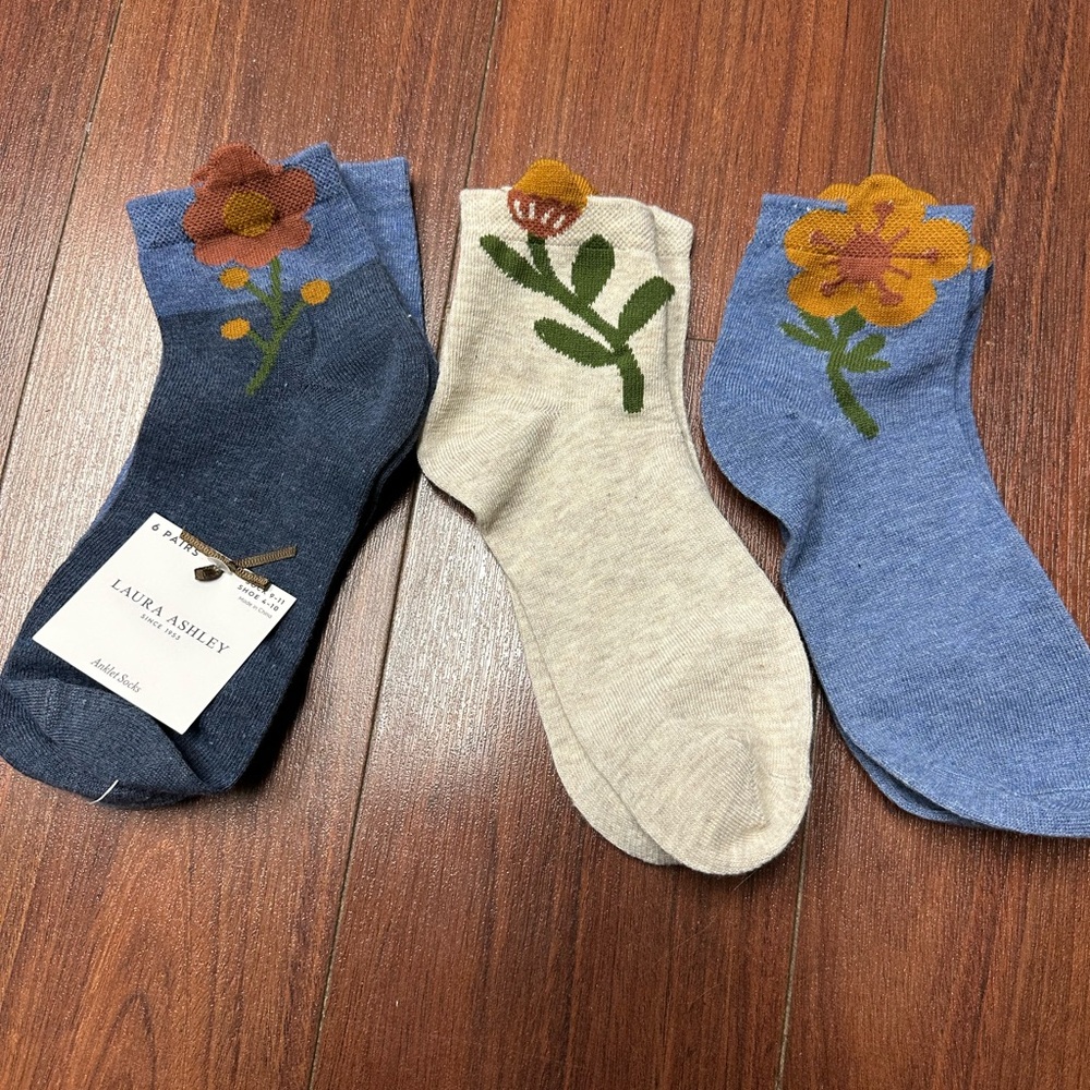 Laura Ashley Floral Casual Socks - Blue, Cream, and Tan